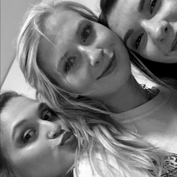 Meet your Posher, Hannah - Picture 1 of 1